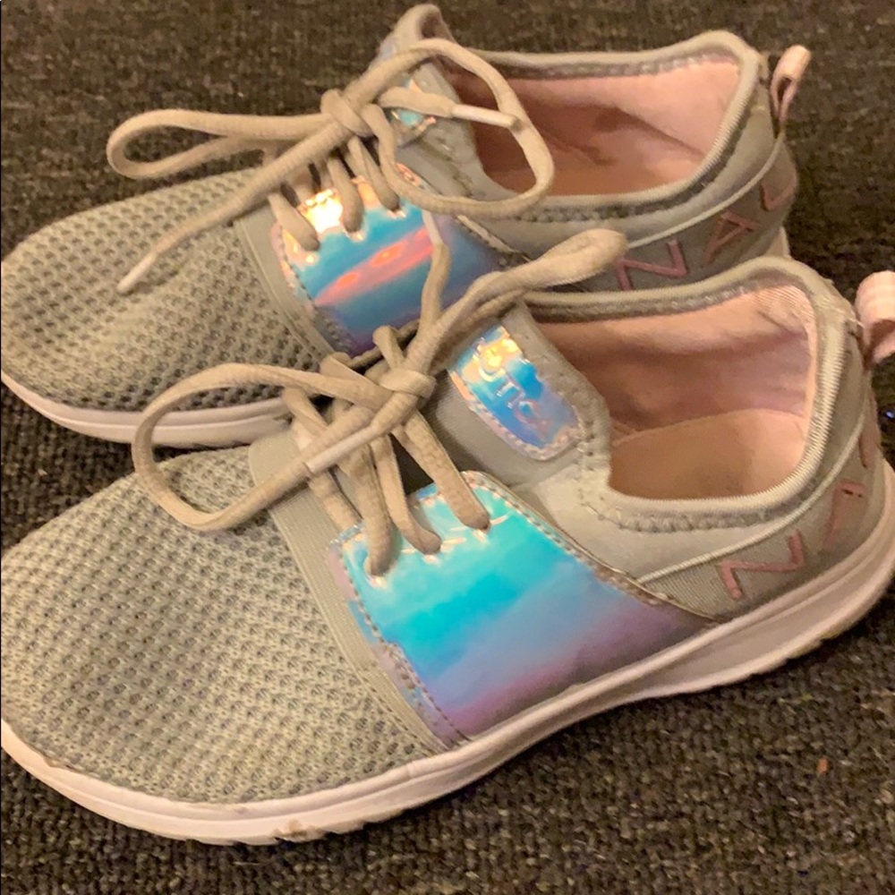 Shoes - Picture 2 of 4